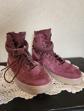 Nike Women's Winterized SF Air Force 1 High Top AF1 9.5
